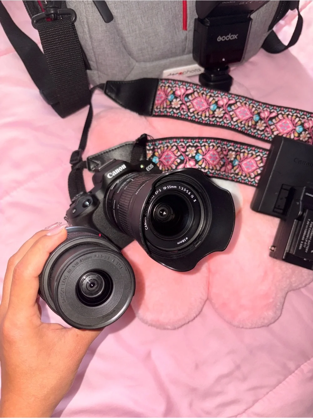 Canon EOS R50 mirrorless Camera Kit - Picture 2 of 9